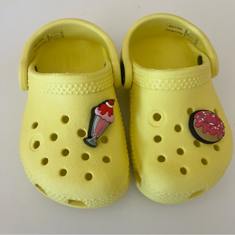 CROCS Kids Yellow Clogs with Dessert Charms